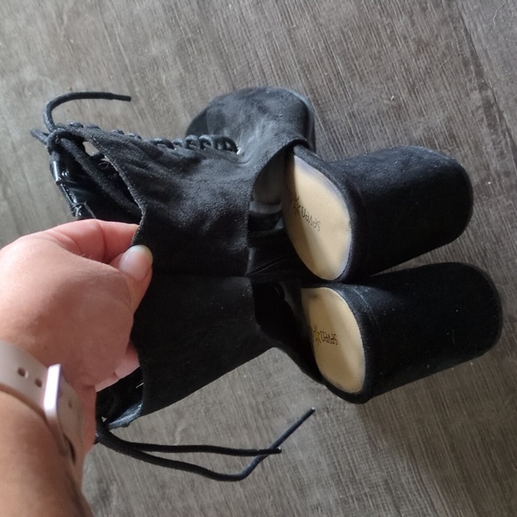 Shoes - Picture 7 of 9